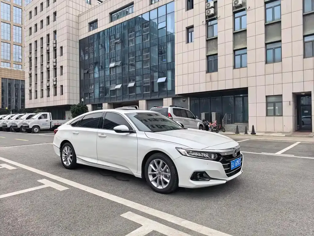 Honda Accord — фото 10