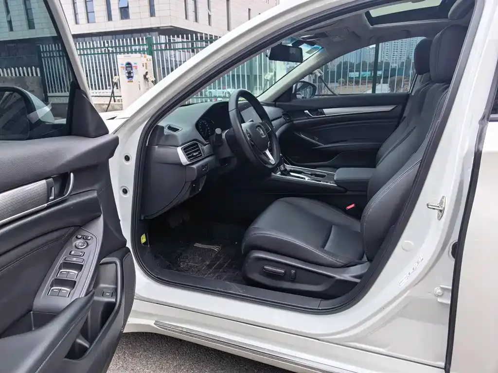 Honda Accord — фото 6
