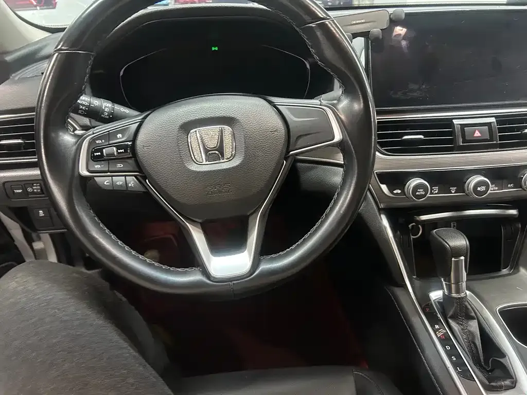 Honda Accord — фото 8