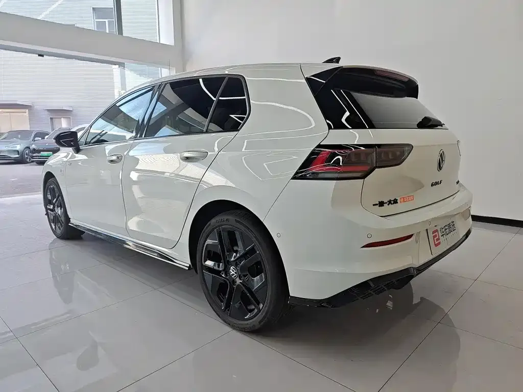 Volkswagen Golf 2024 из CN, фото 6
