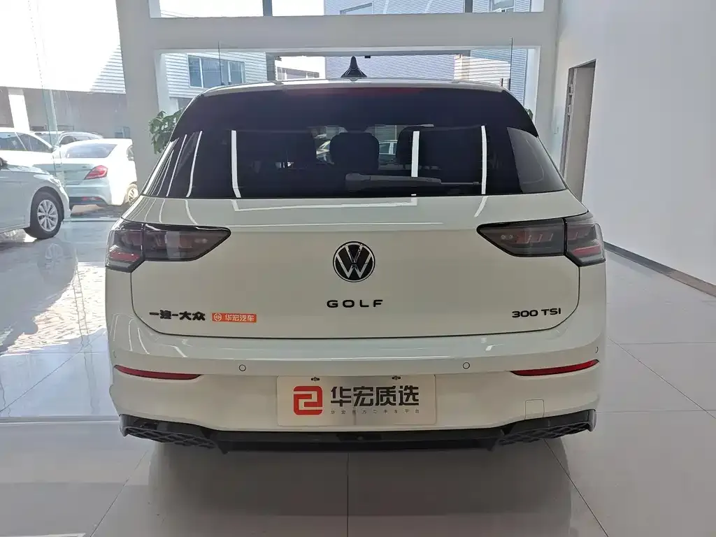 Volkswagen Golf 2024 из CN, фото 2