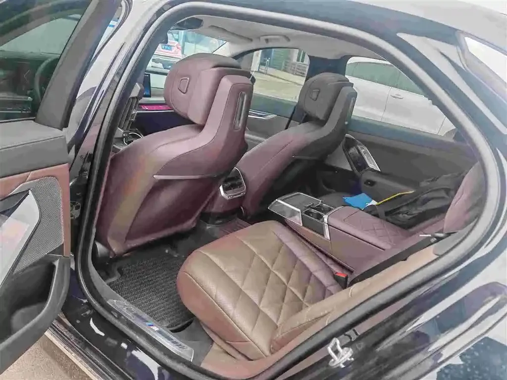 BMW 7 Series 2024 из CN, фото 6