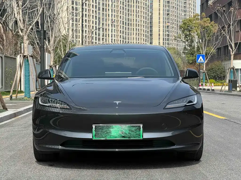 Tesla Model 3 — фото 2