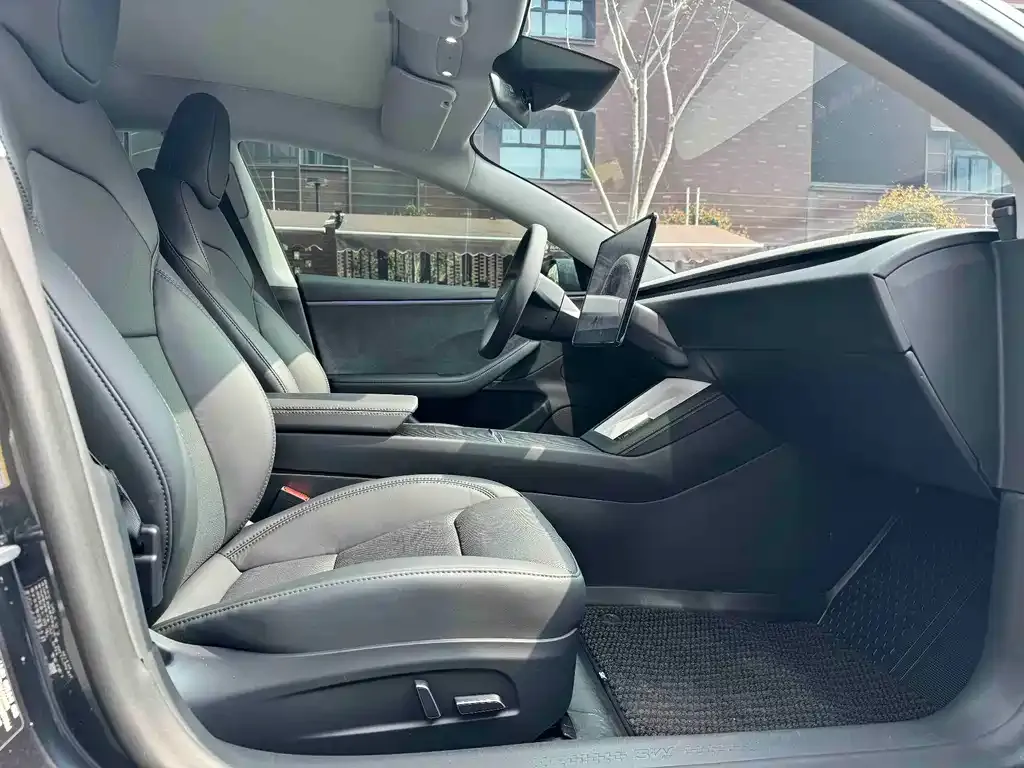 Tesla Model 3 — фото 6