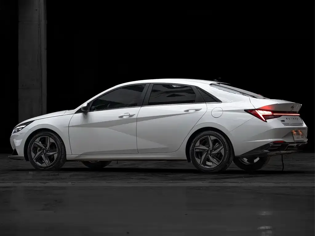Hyundai Elantra — фото 7