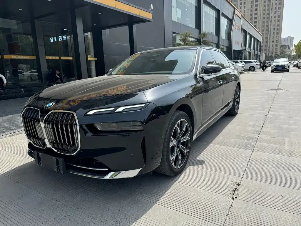 BMW 7 Series — фото 1