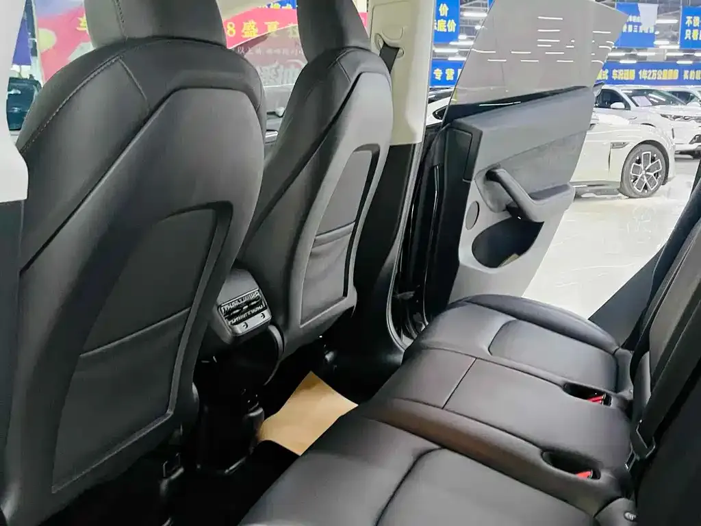 Tesla Model Y 2024 из CN, фото 2