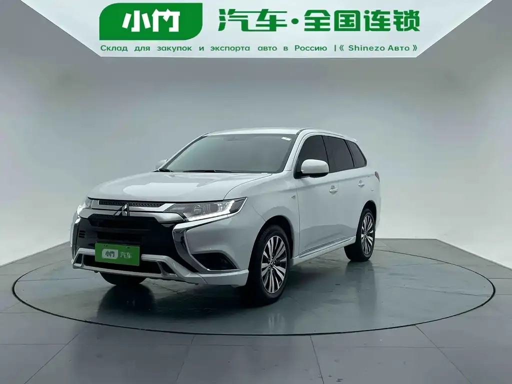 Mitsubishi Outlander — фото 1