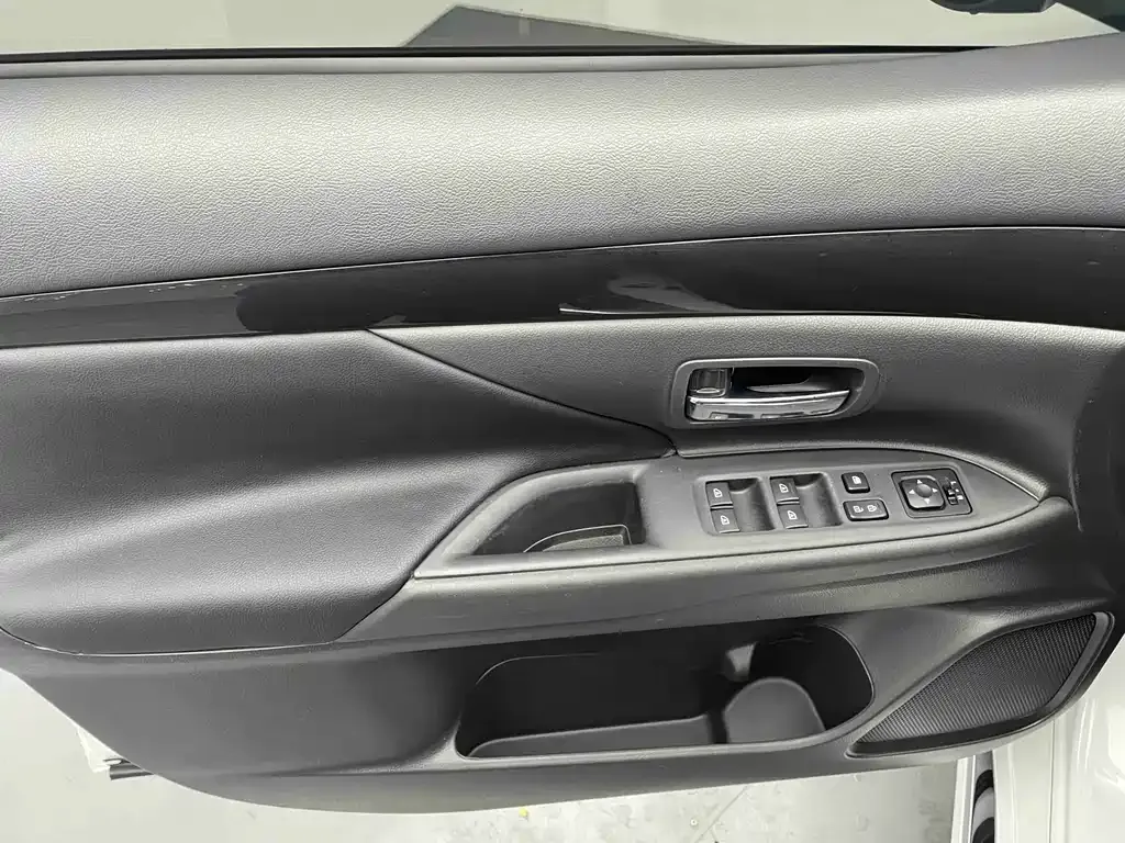 Mitsubishi Outlander — фото 10