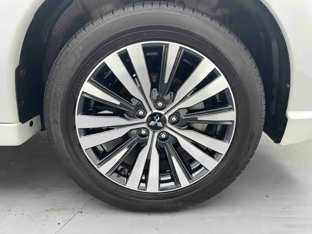 Mitsubishi Outlander — фото 9