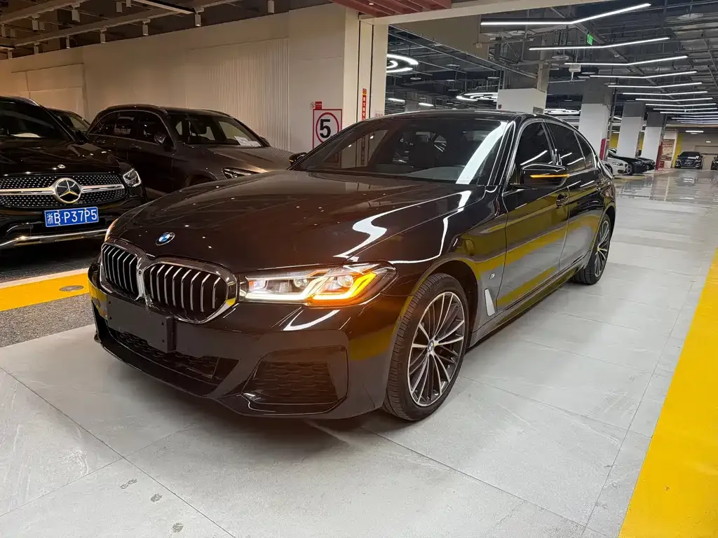 BMW 5 Series — фото 1