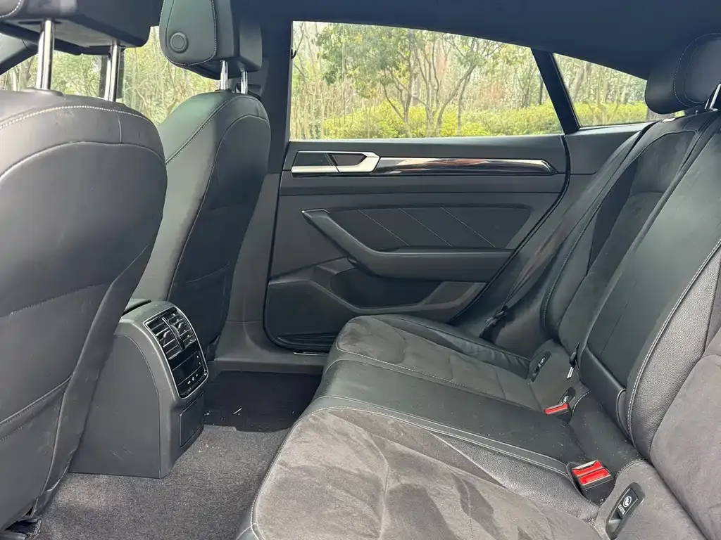 Volkswagen CC 2024 из CN, фото 9