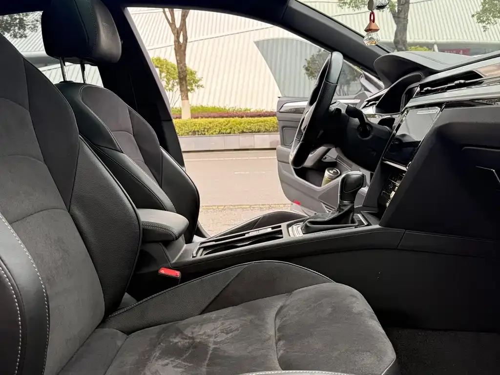 Volkswagen CC 2024 из CN, фото 2