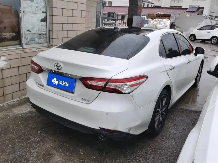 Toyota Camry — фото 10