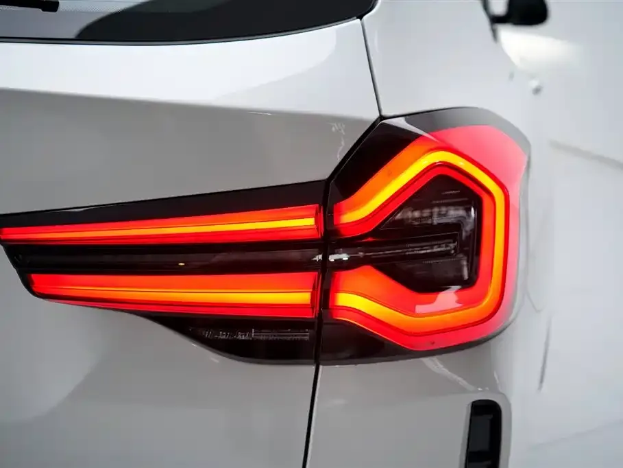 BMW iX3 — фото 10