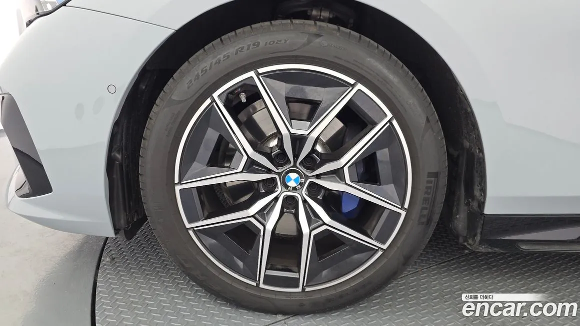 BMW 5-Series 2025 из KR, фото 7