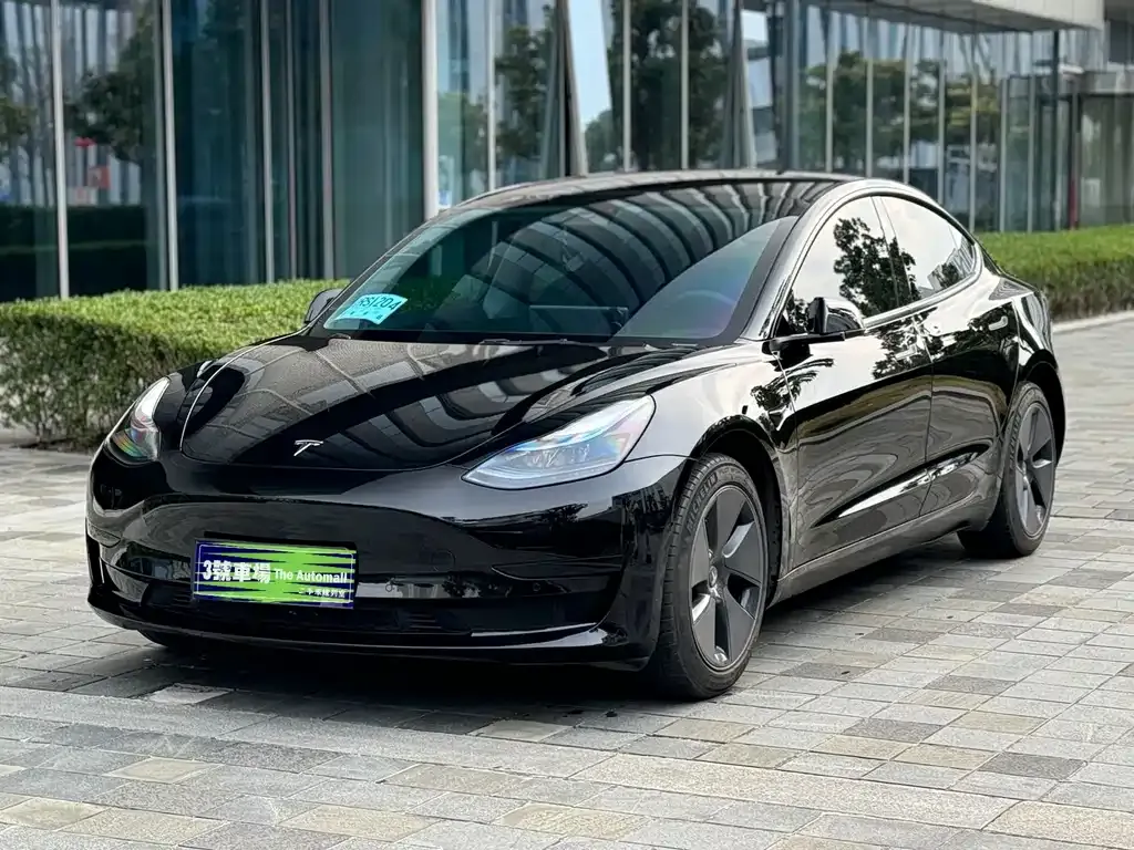 Tesla Model 3 — фото 1