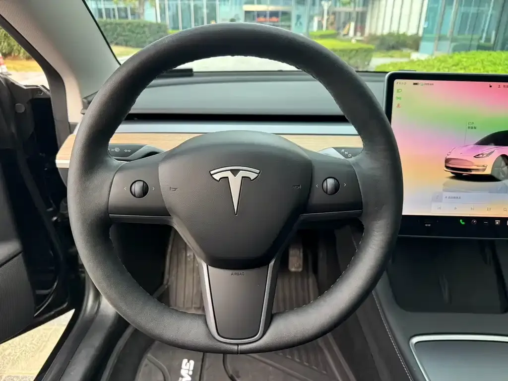 Tesla Model 3 — фото 6