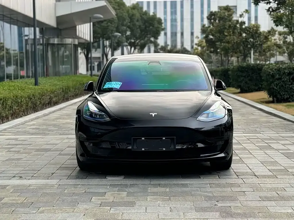 Tesla Model 3 — фото 9
