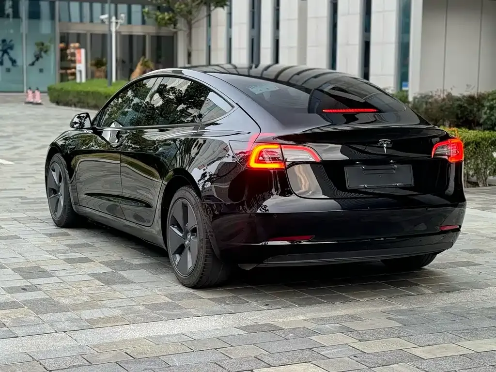 Tesla Model 3 — фото 10