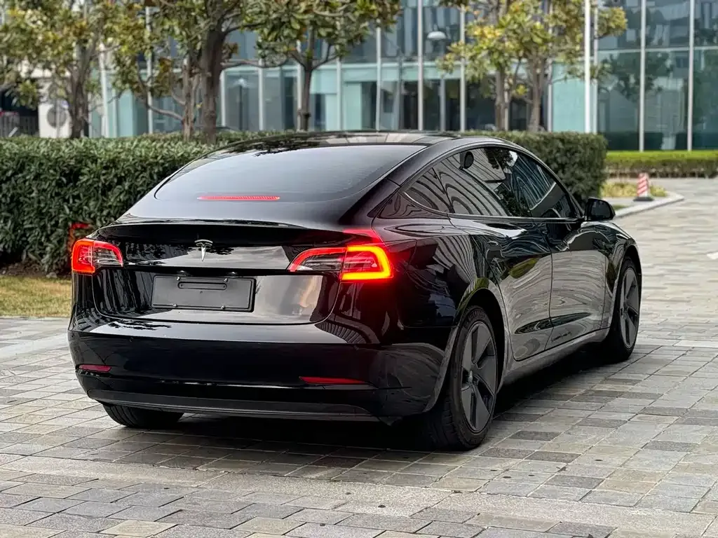 Tesla Model 3 — фото 5