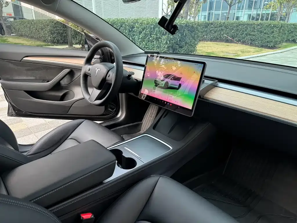 Tesla Model 3 — фото 3