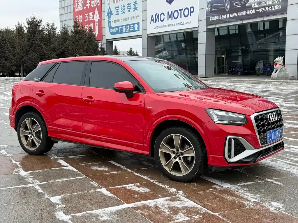 Audi Q2L — фото 10