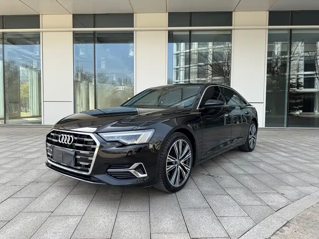 Audi A6L — фото 1