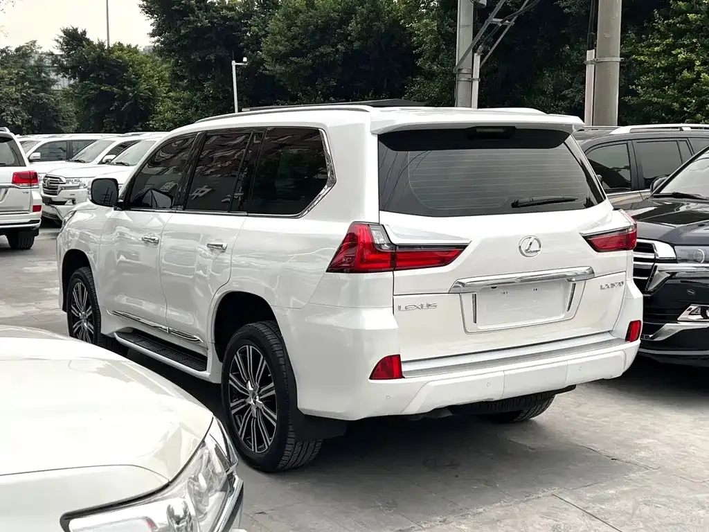 Lexus LX — фото 2