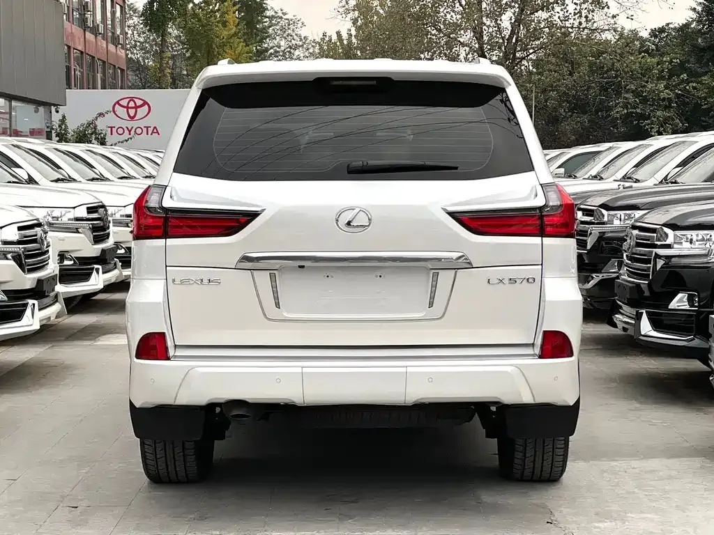 Lexus LX — фото 6