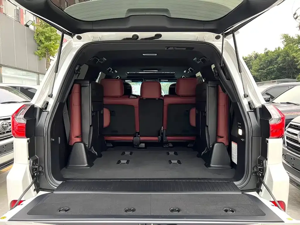 Lexus LX — фото 8