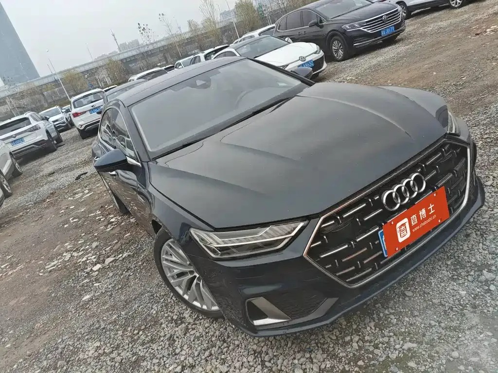 Audi A7L — фото 1