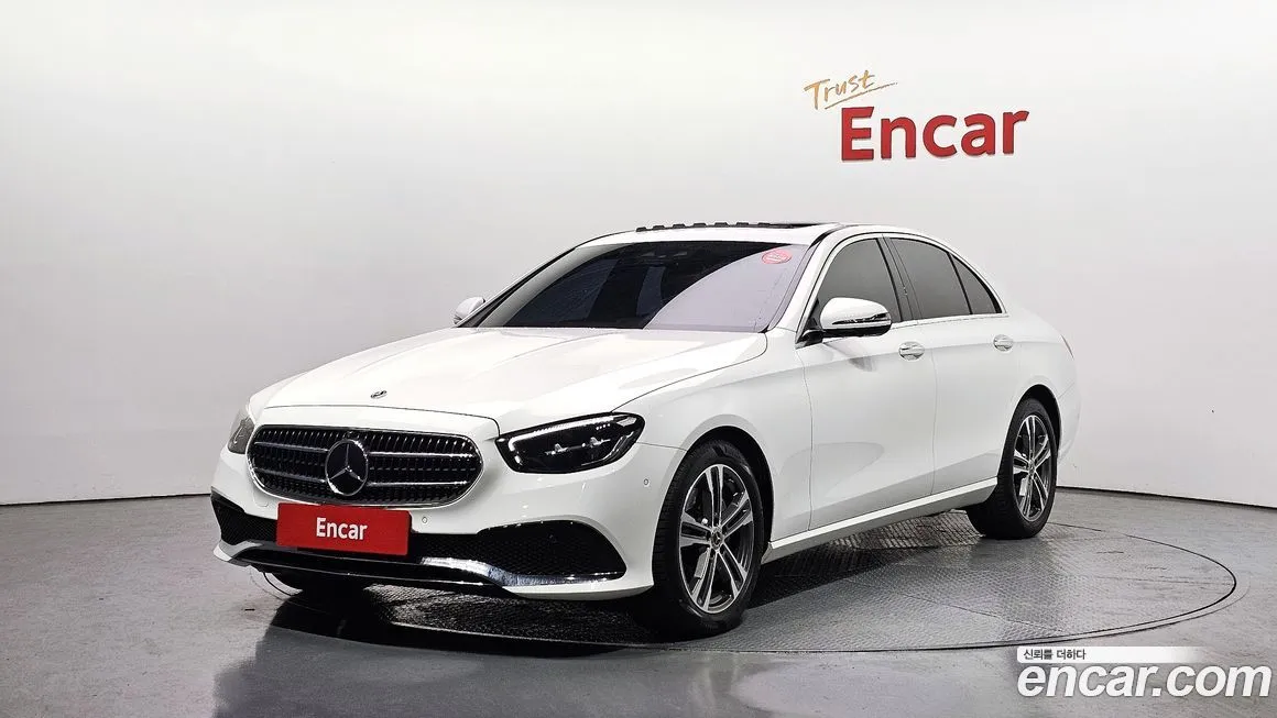Mercedes-Benz E-Class — фото 1