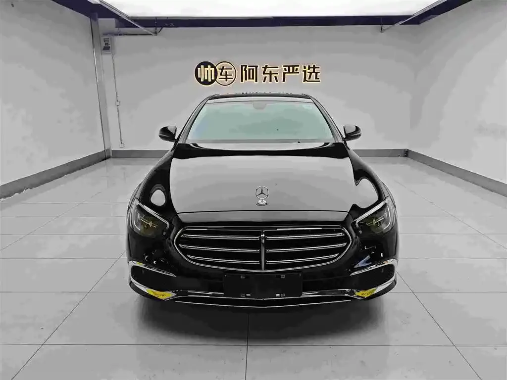 Mercedes-Benz E-Class — фото 1