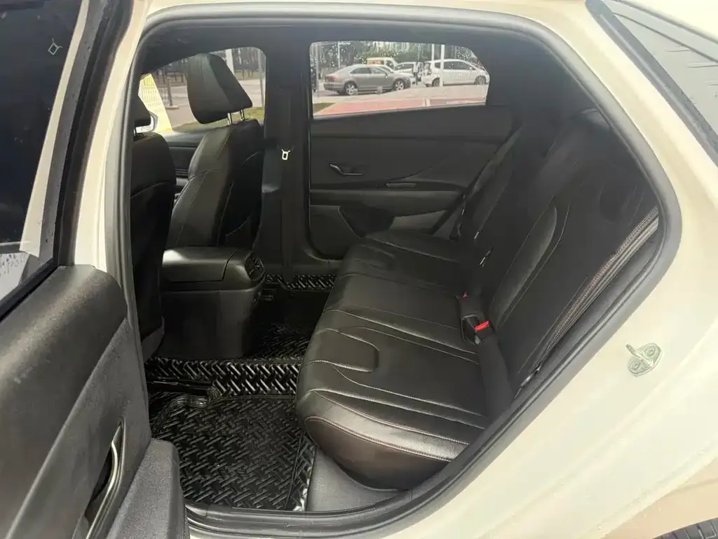 Hyundai Elantra 2022 из CN, фото 3