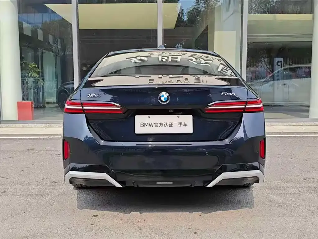 BMW 5 Series — фото 10