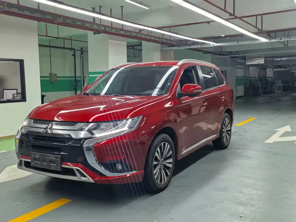 Mitsubishi Outlander — фото 1