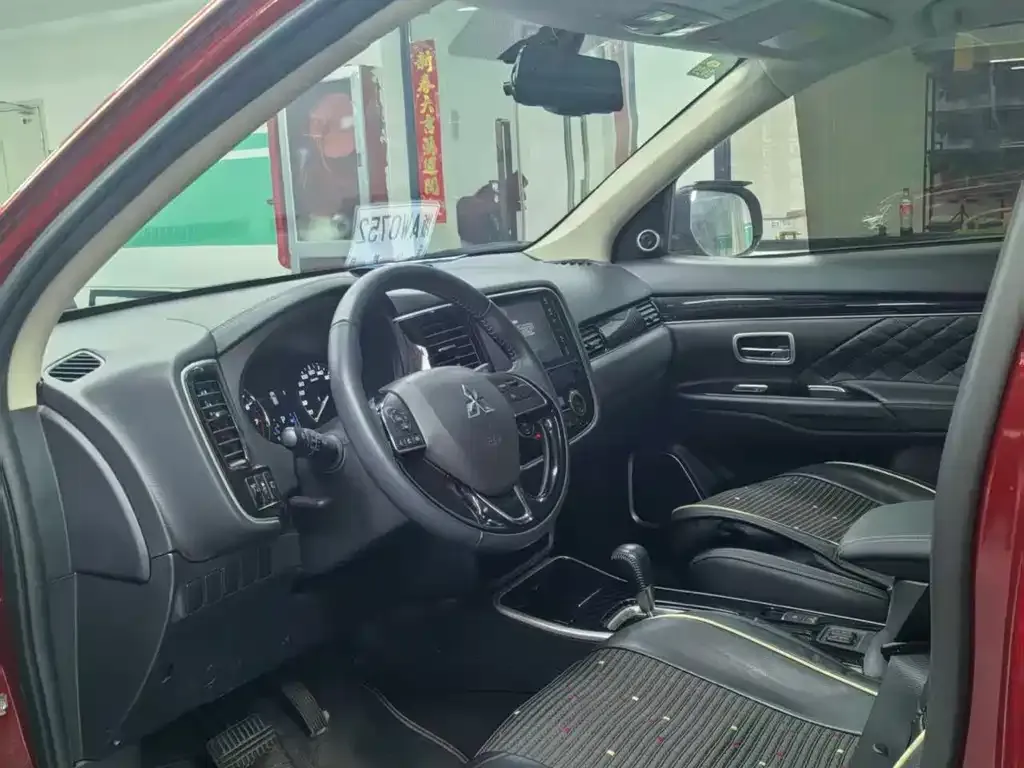 Mitsubishi Outlander — фото 2
