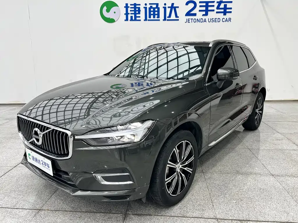 Volvo XC60 — фото 1