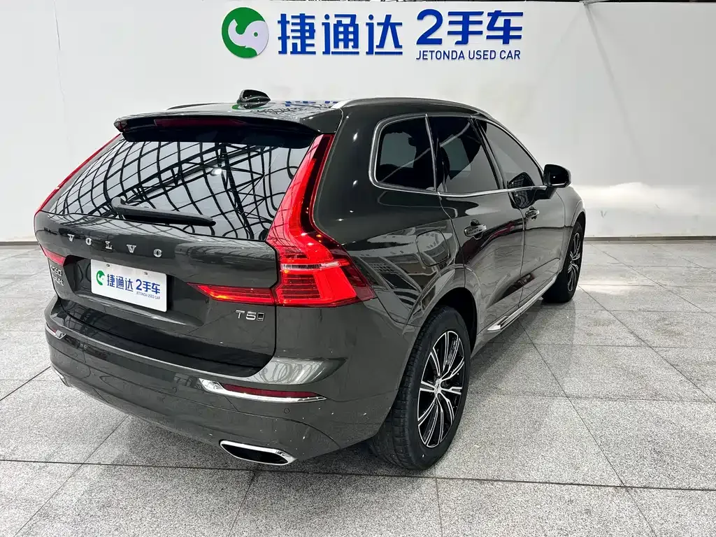 Volvo XC60 — фото 8