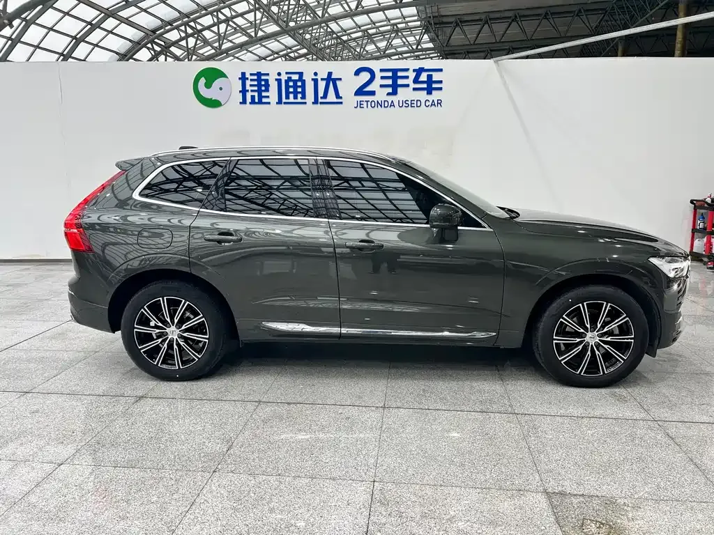 Volvo XC60 — фото 9