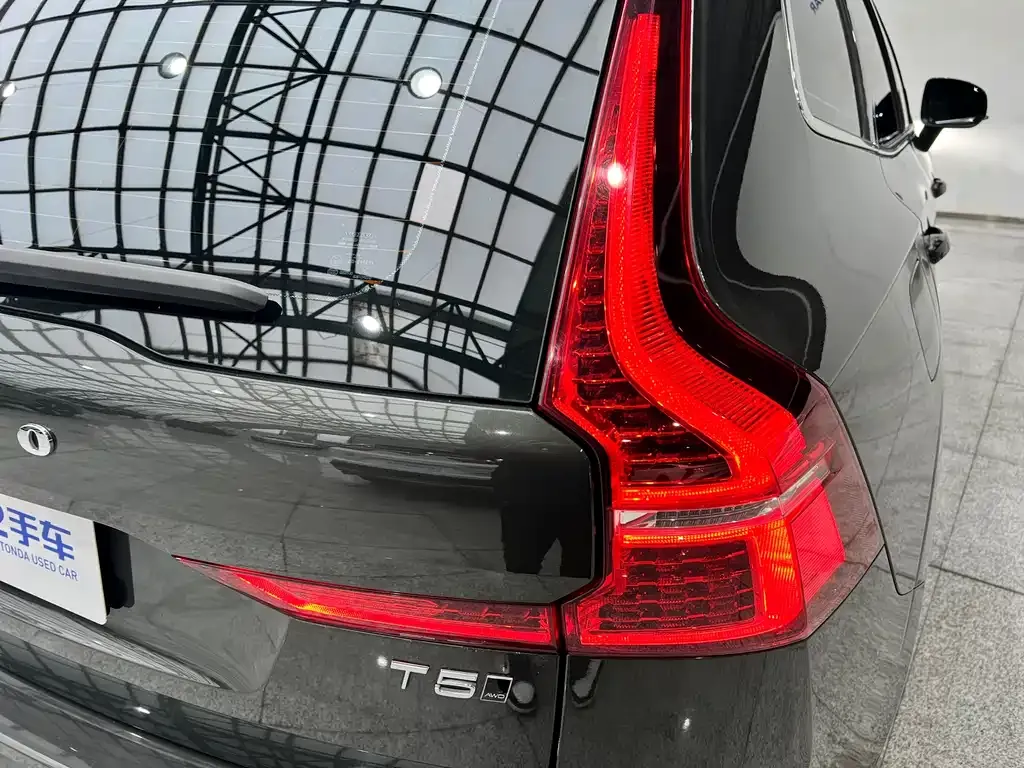 Volvo XC60 — фото 2