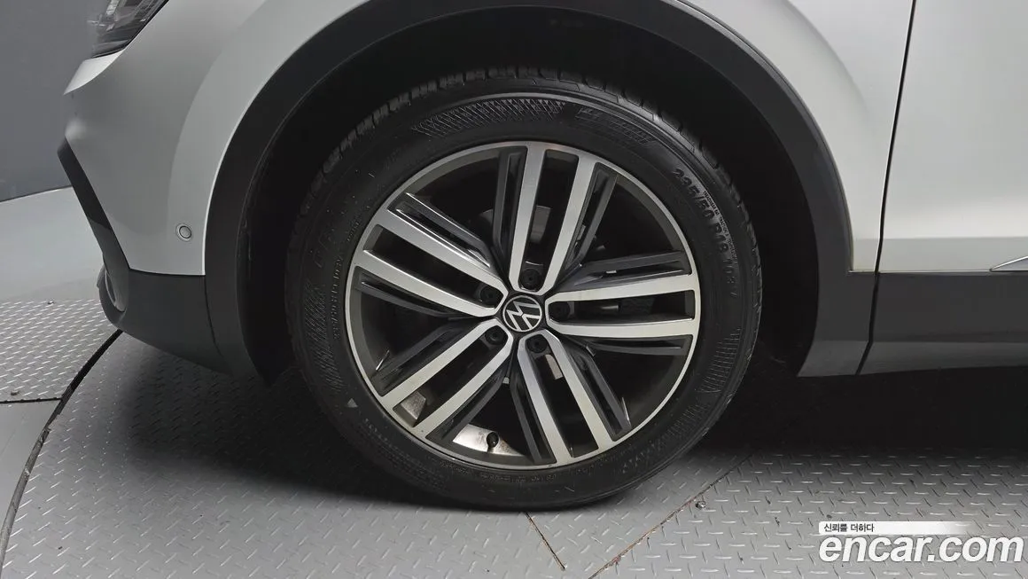 Volkswagen Tiguan — фото 4