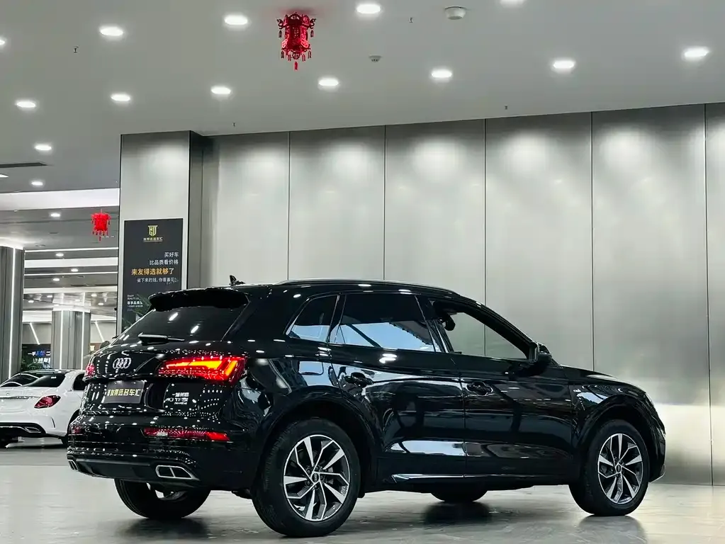 Audi Q5L — фото 9