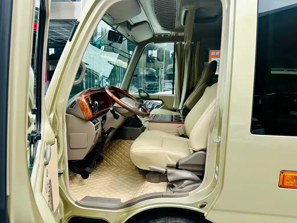 Toyota Coaster 2021 из CN, фото 9