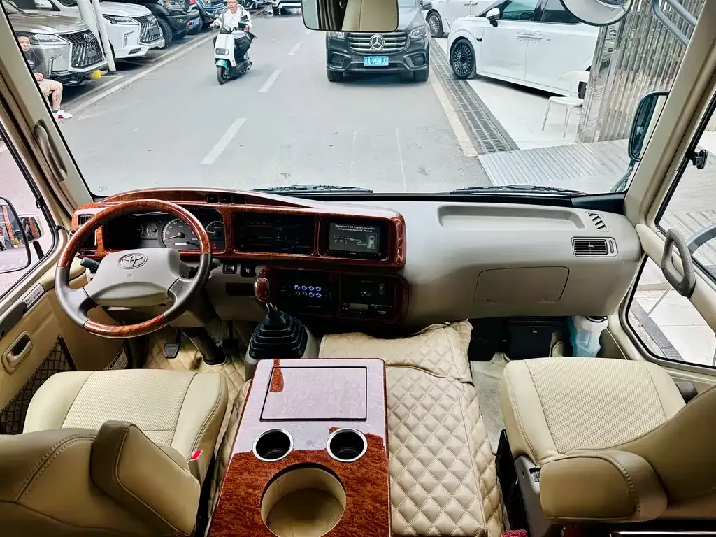 Toyota Coaster 2021 из CN, фото 10