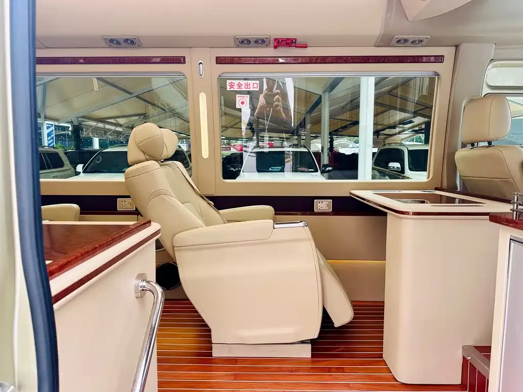 Toyota Coaster 2021 из CN, фото 3