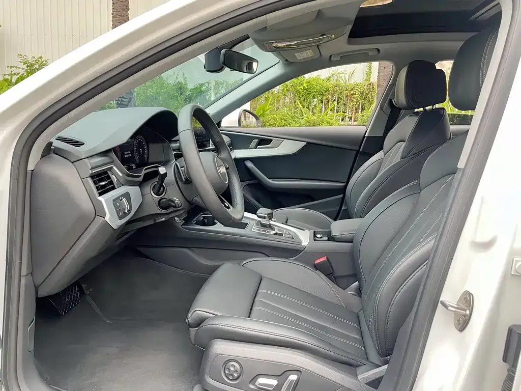 Audi A4L 2024 из CN, фото 2