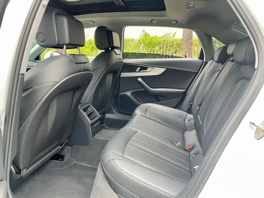 Audi A4L 2024 из CN, фото 5