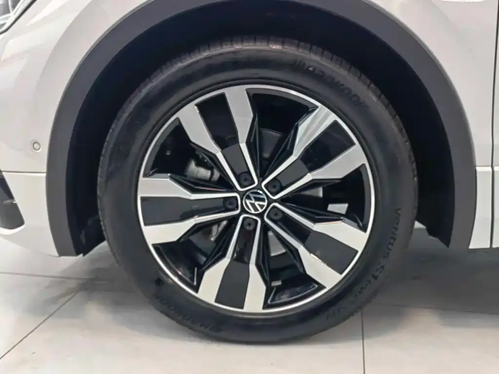 Volkswagen Tiguan L 2023 из CN, фото 3
